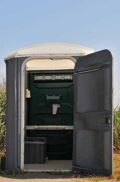 Professional porta potty rental in Mayflower Village, CA